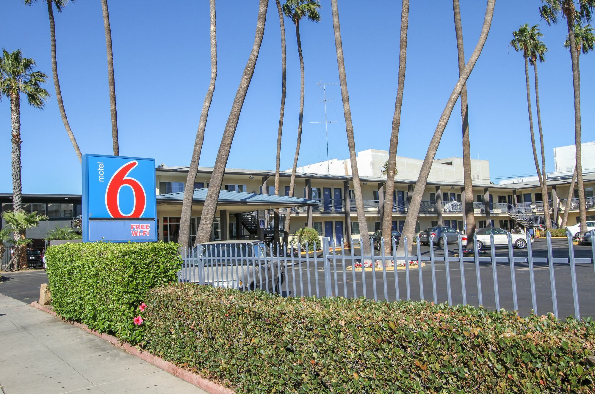 Motel 6 San Diego, Ca Airport Harbor Eksteriør billede