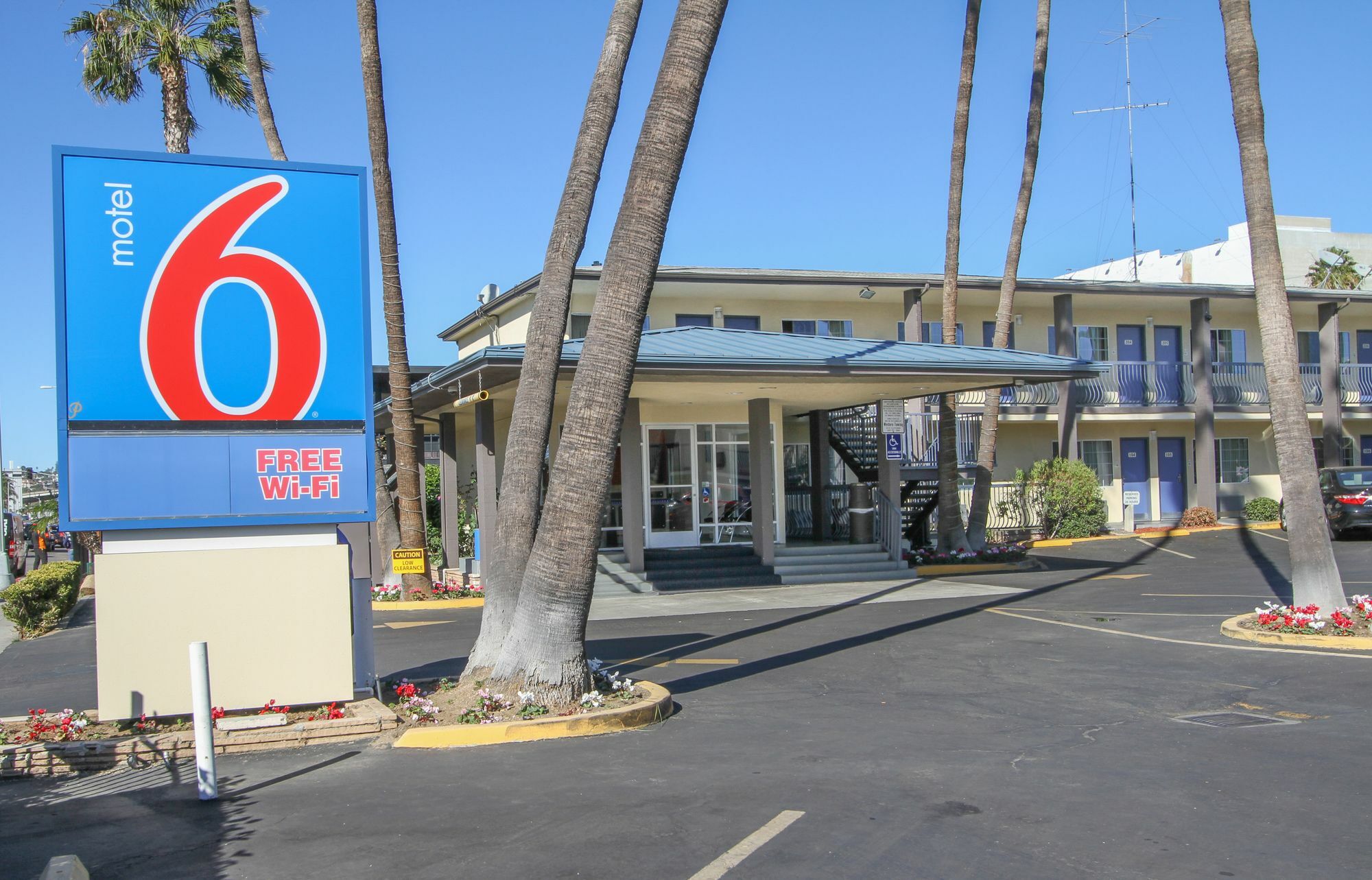 Motel 6 San Diego, Ca Airport Harbor Eksteriør billede